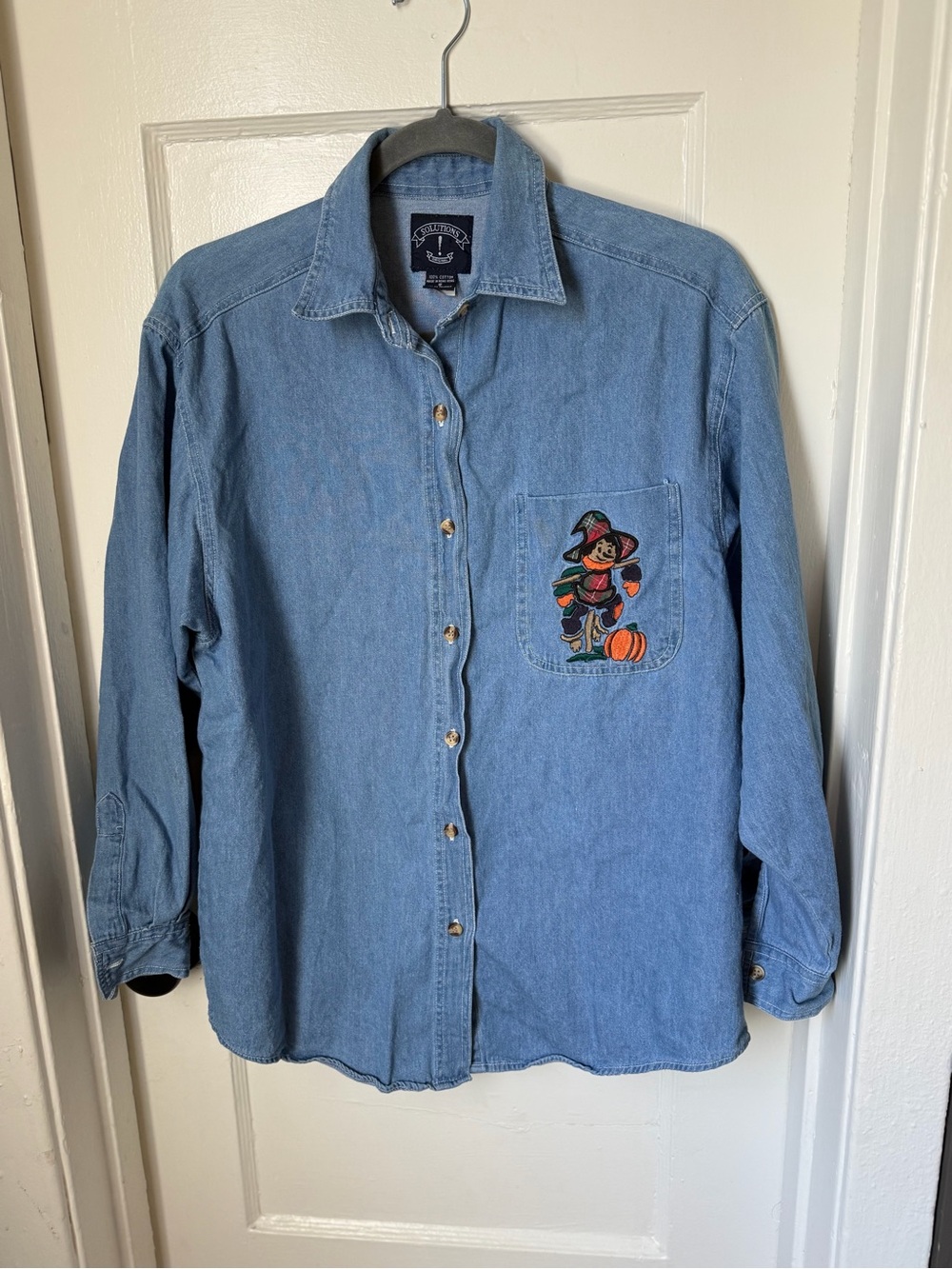 Women Small Vintage Button Down Long Sleeve with Scarecrow #Fall #Halloween